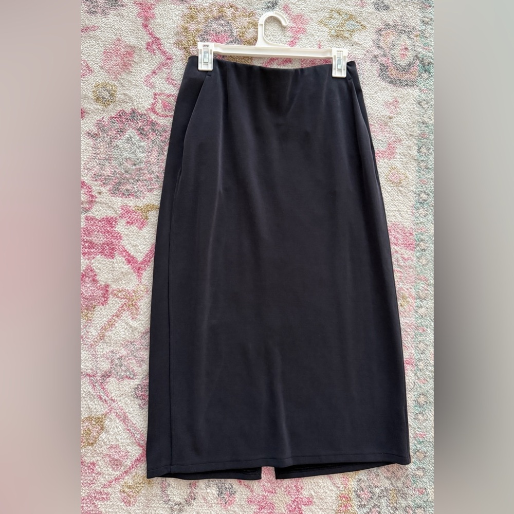 Lululemon Softstreme High-Rise
Midi Skirt
